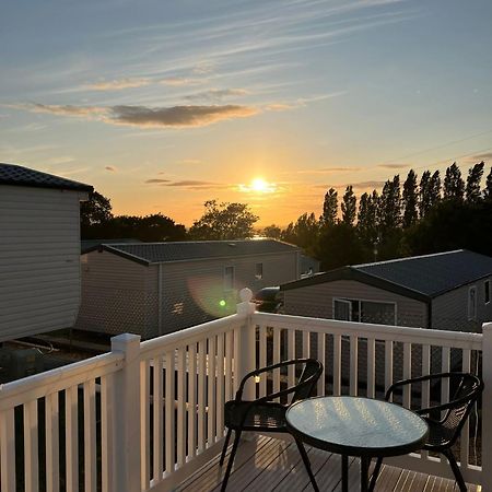 Escape City Caravan Lytchett Minster 外观 照片