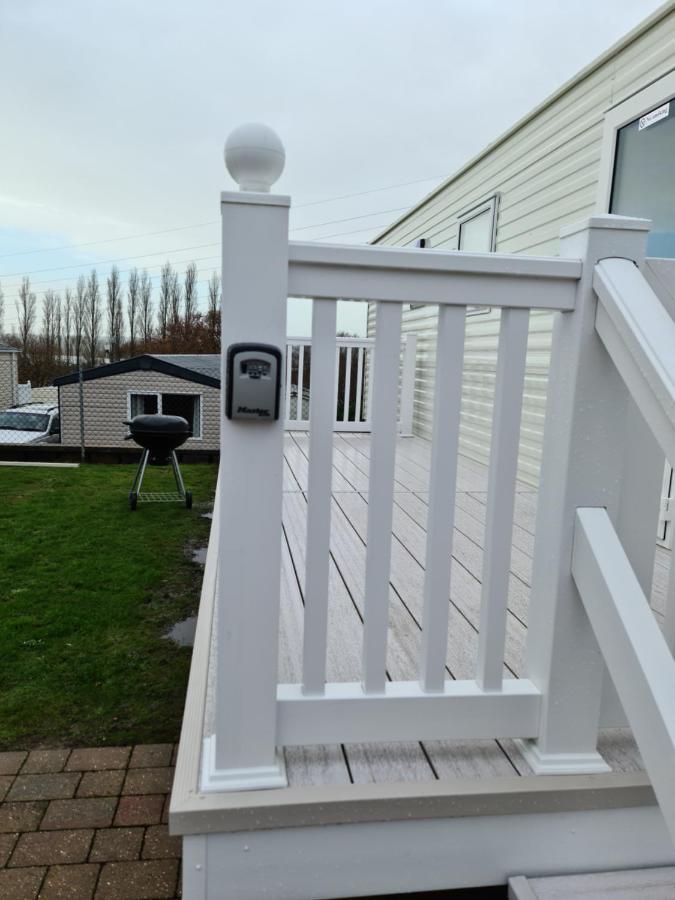 Escape City Caravan Lytchett Minster 外观 照片