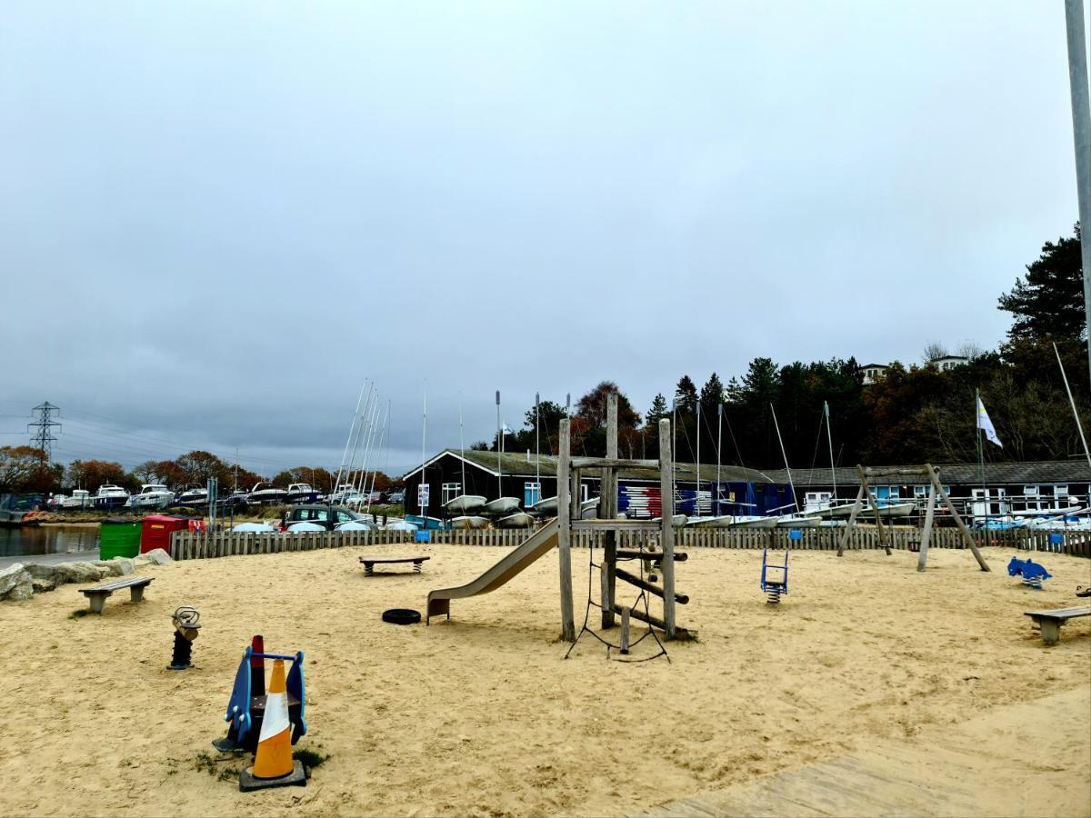 Escape City Caravan Lytchett Minster 外观 照片