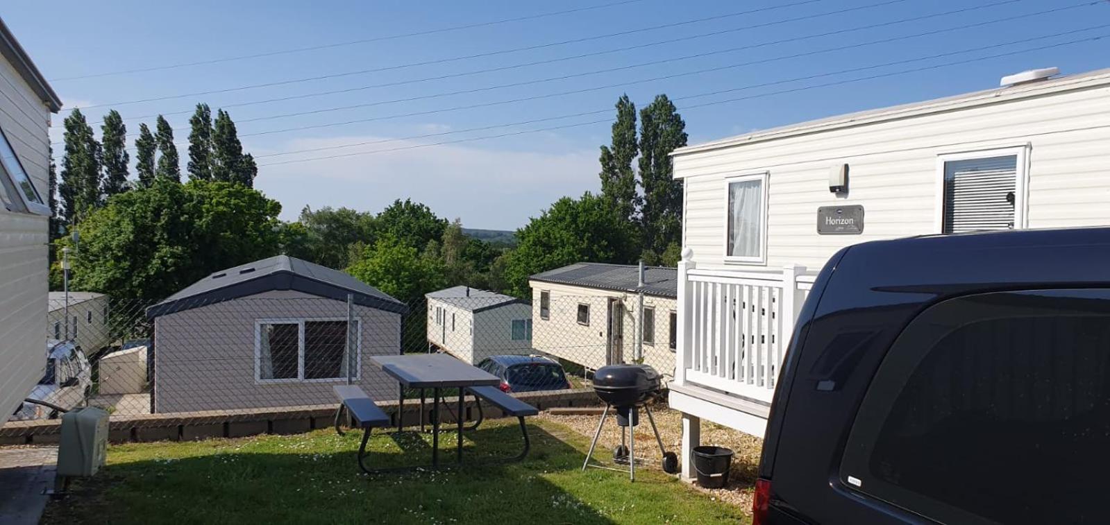 Escape City Caravan Lytchett Minster 外观 照片