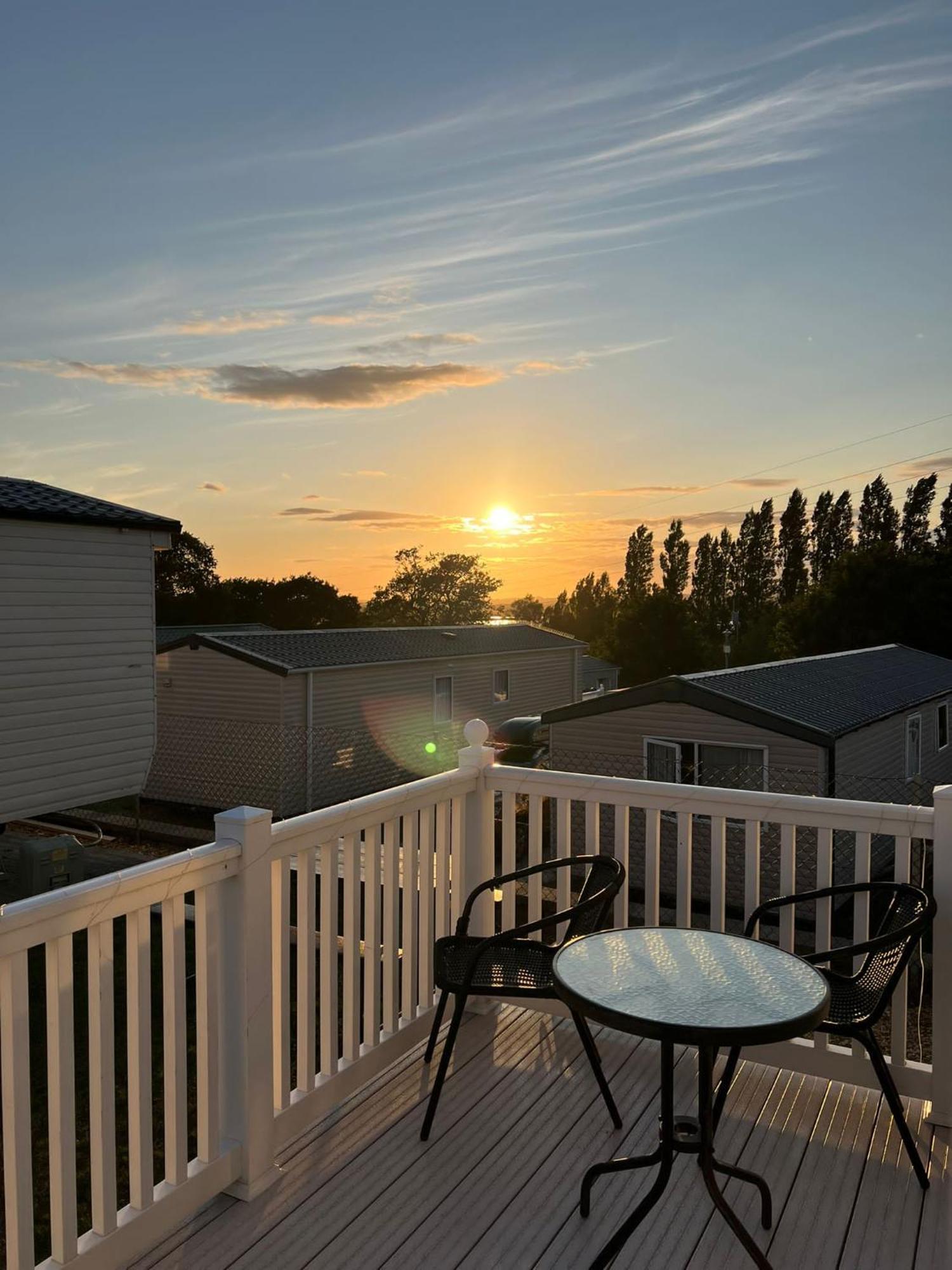 Escape City Caravan Lytchett Minster 外观 照片